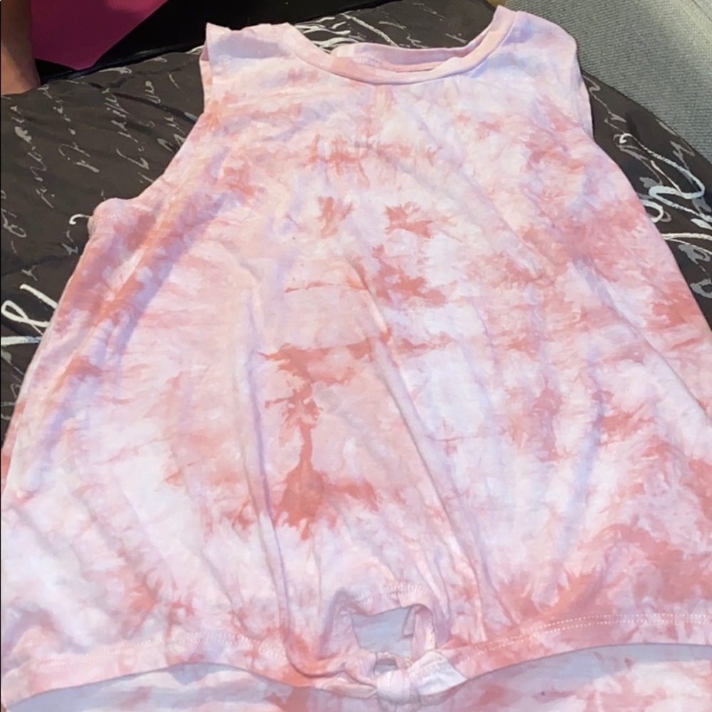 Sleeveless t-shirt